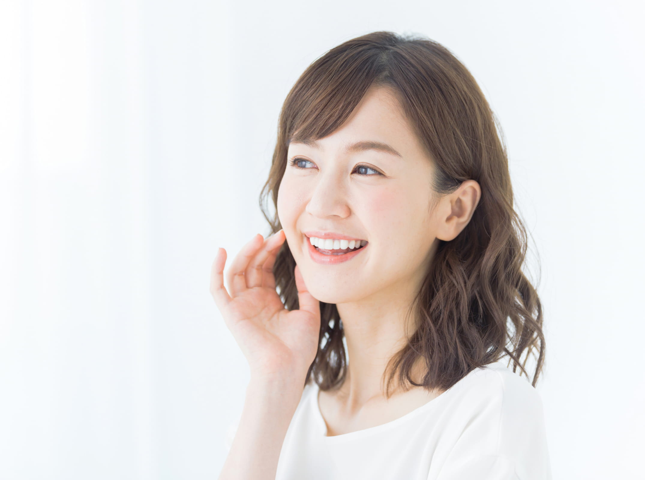 歯を削らずにご自身の歯を健康的な白い歯に